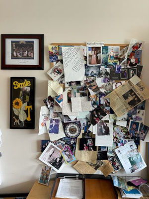 A bulletin board with many item attached