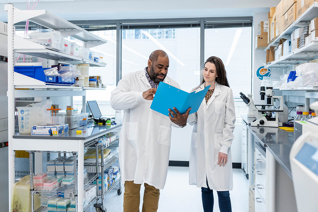 Dr Evans and Dr Pattwell in the lab